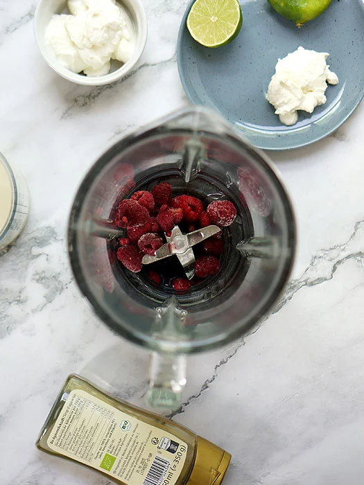 Himbeeren im Mixer.